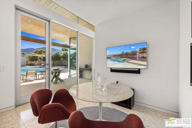 3075 Goldenrod Lane, Palm Springs, CA 92264