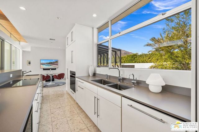 3075 Goldenrod Lane, Palm Springs, CA 92264