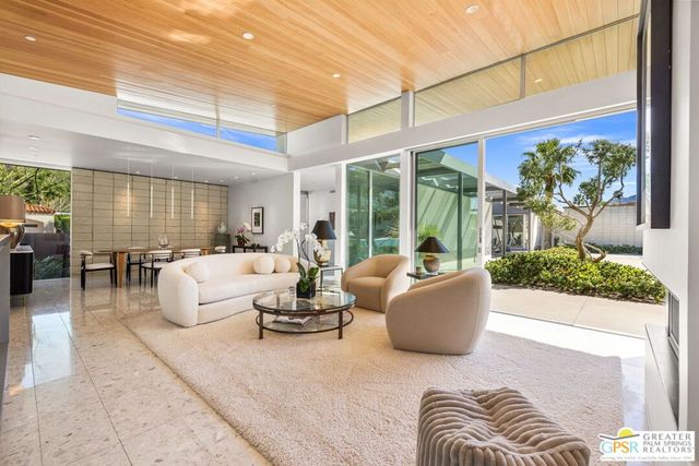 3075 Goldenrod Lane, Palm Springs, CA 92264