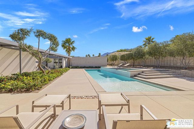 3075 Goldenrod Lane, Palm Springs, CA 92264
