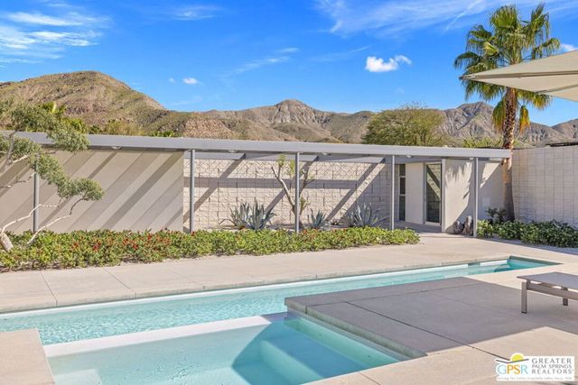 3075 Goldenrod Lane, Palm Springs, CA 92264
