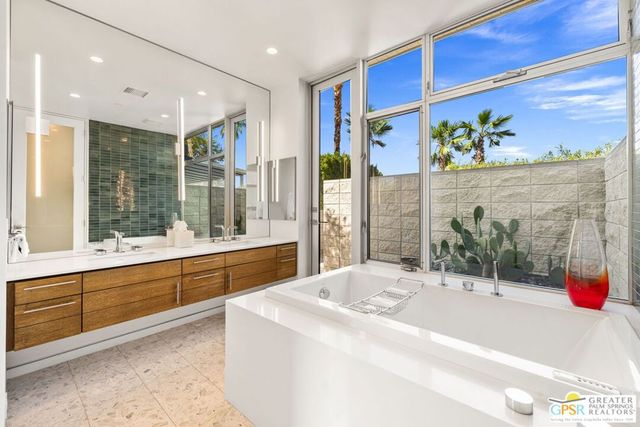 3075 Goldenrod Lane, Palm Springs, CA 92264