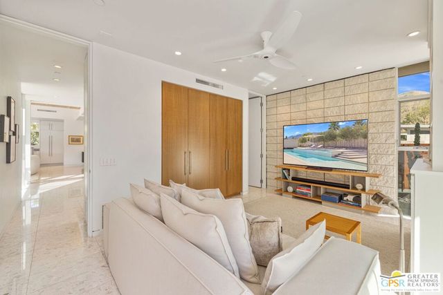 3075 Goldenrod Lane, Palm Springs, CA 92264