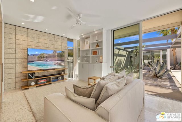 3075 Goldenrod Lane, Palm Springs, CA 92264