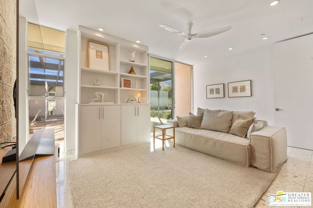 3075 Goldenrod Lane, Palm Springs, CA 92264