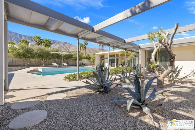 3075 Goldenrod Lane, Palm Springs, CA 92264