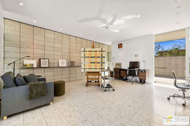 3075 Goldenrod Lane, Palm Springs, CA 92264