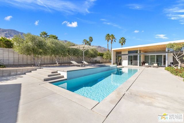 3075 Goldenrod Lane, Palm Springs, CA 92264