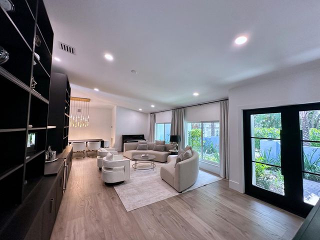 2804 Banyan Boulevard Circle NW, Boca Raton, FL 33431