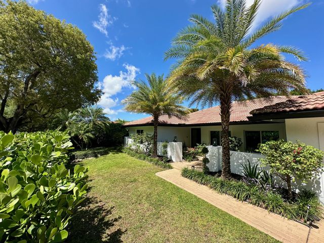 2804 Banyan Boulevard Circle NW, Boca Raton, FL 33431