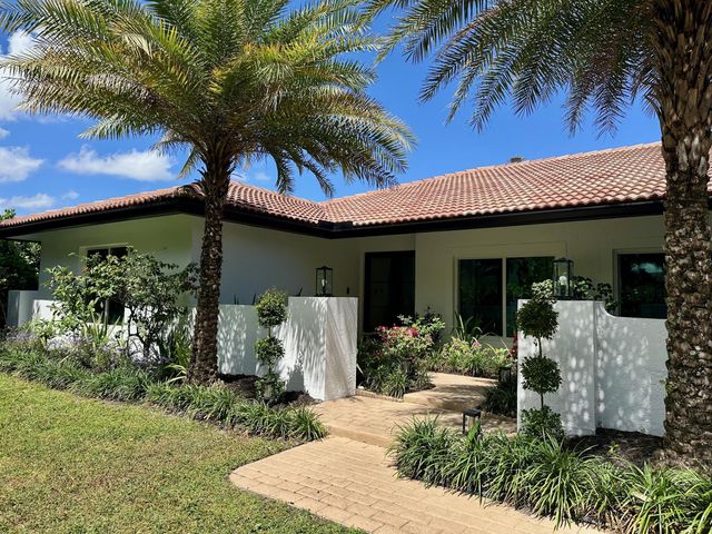 2804 Banyan Boulevard Circle NW, Boca Raton, FL 33431