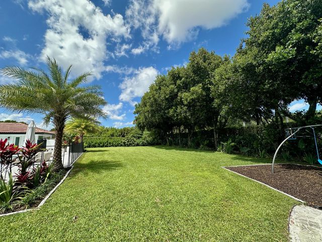 2804 Banyan Boulevard Circle NW, Boca Raton, FL 33431
