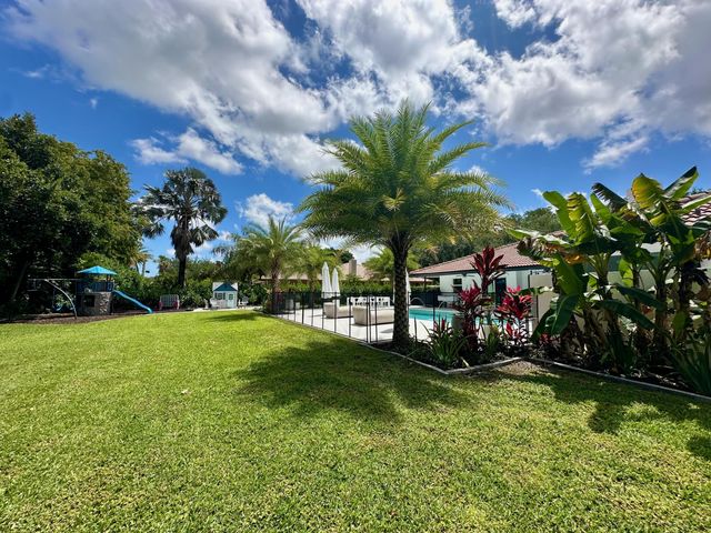 2804 Banyan Boulevard Circle NW, Boca Raton, FL 33431