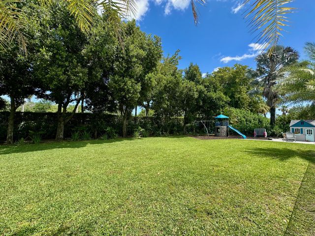 2804 Banyan Boulevard Circle NW, Boca Raton, FL 33431
