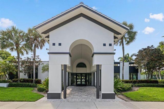 2804 Banyan Boulevard Circle NW, Boca Raton, FL 33431