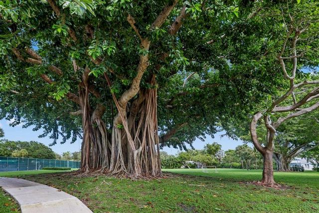 2804 Banyan Boulevard Circle NW, Boca Raton, FL 33431