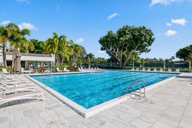 2804 Banyan Boulevard Circle NW, Boca Raton, FL 33431