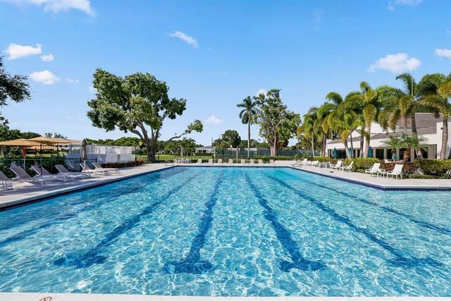 2804 Banyan Boulevard Circle NW, Boca Raton, FL 33431