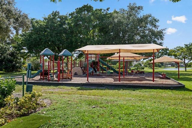 2804 Banyan Boulevard Circle NW, Boca Raton, FL 33431