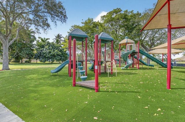 2804 Banyan Boulevard Circle NW, Boca Raton, FL 33431