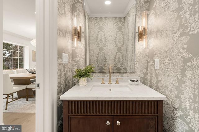 4827 SEDGWICK ST NW, Washington, DC 20016