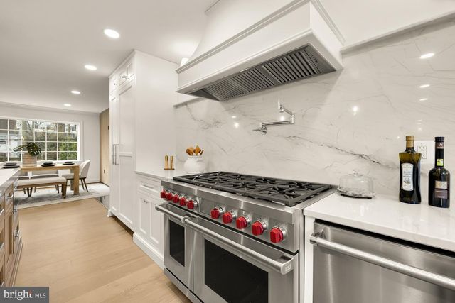 4827 SEDGWICK ST NW, Washington, DC 20016