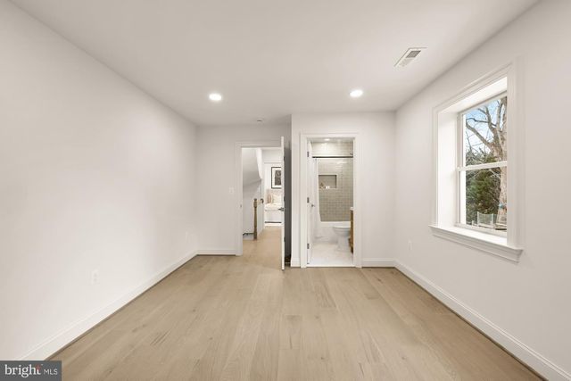 4827 SEDGWICK ST NW, Washington, DC 20016