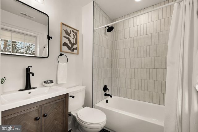 4827 SEDGWICK ST NW, Washington, DC 20016