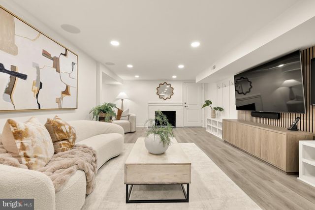 4827 SEDGWICK ST NW, Washington, DC 20016