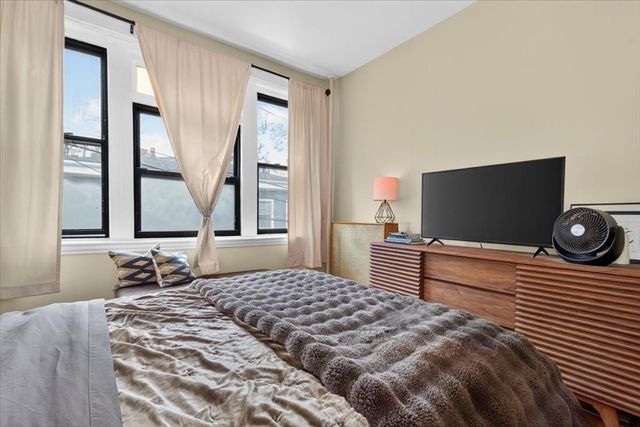 19 Royal St 6, Boston, MA 02134