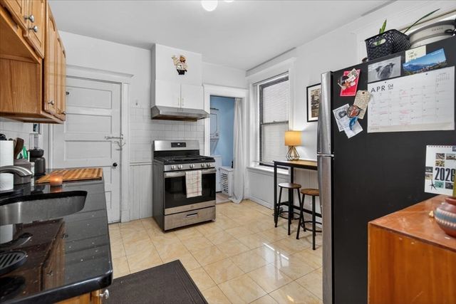 19 Royal St 6, Boston, MA 02134