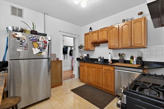 19 Royal St 6, Boston, MA 02134