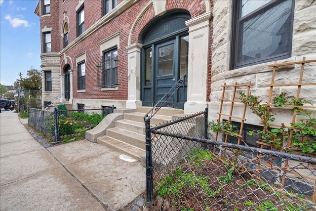 19 Royal St 6, Boston, MA 02134