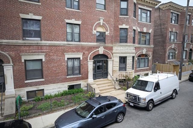 19 Royal St 6, Boston, MA 02134