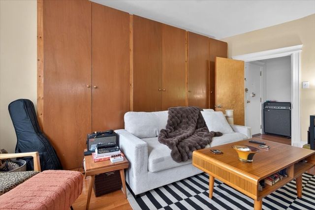 19 Royal St 6, Boston, MA 02134