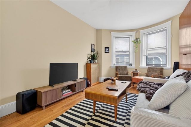 19 Royal St 6, Boston, MA 02134