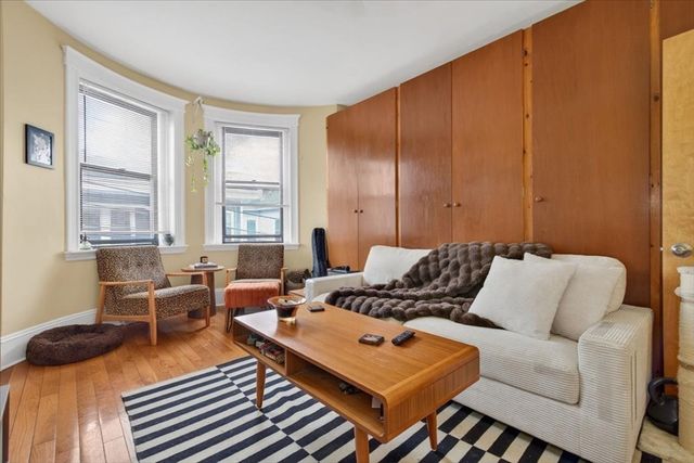 19 Royal St 6, Boston, MA 02134