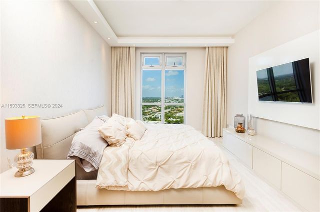 17301 Biscayne Boulevard LPH10, North Miami Beach, FL 33160