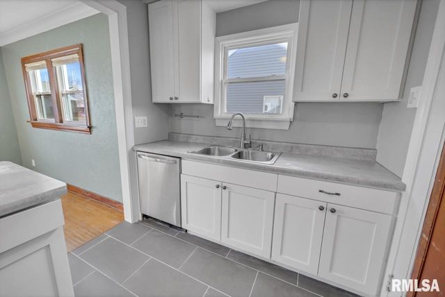 2919 N UNIVERSITY Street, Peoria, IL 61604