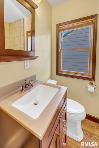 2919 N UNIVERSITY Street, Peoria, IL 61604