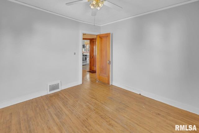 2919 N UNIVERSITY Street, Peoria, IL 61604