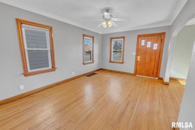 2919 N UNIVERSITY Street, Peoria, IL 61604