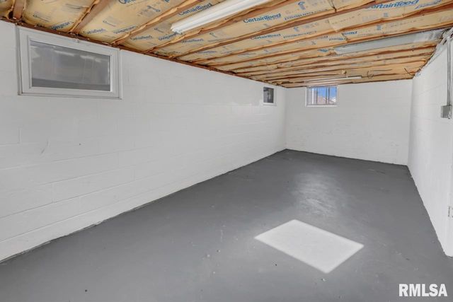2919 N UNIVERSITY Street, Peoria, IL 61604