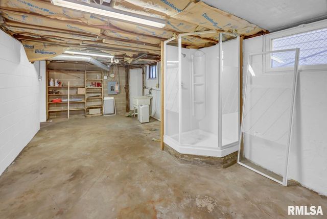 2919 N UNIVERSITY Street, Peoria, IL 61604