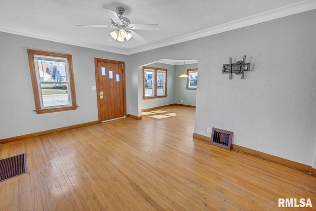 2919 N UNIVERSITY Street, Peoria, IL 61604