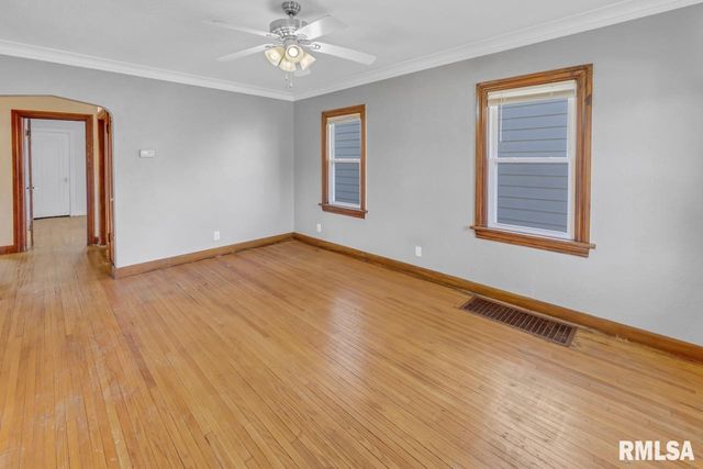 2919 N UNIVERSITY Street, Peoria, IL 61604