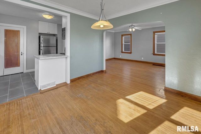2919 N UNIVERSITY Street, Peoria, IL 61604