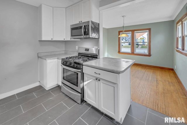 2919 N UNIVERSITY Street, Peoria, IL 61604