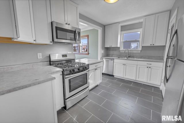 2919 N UNIVERSITY Street, Peoria, IL 61604