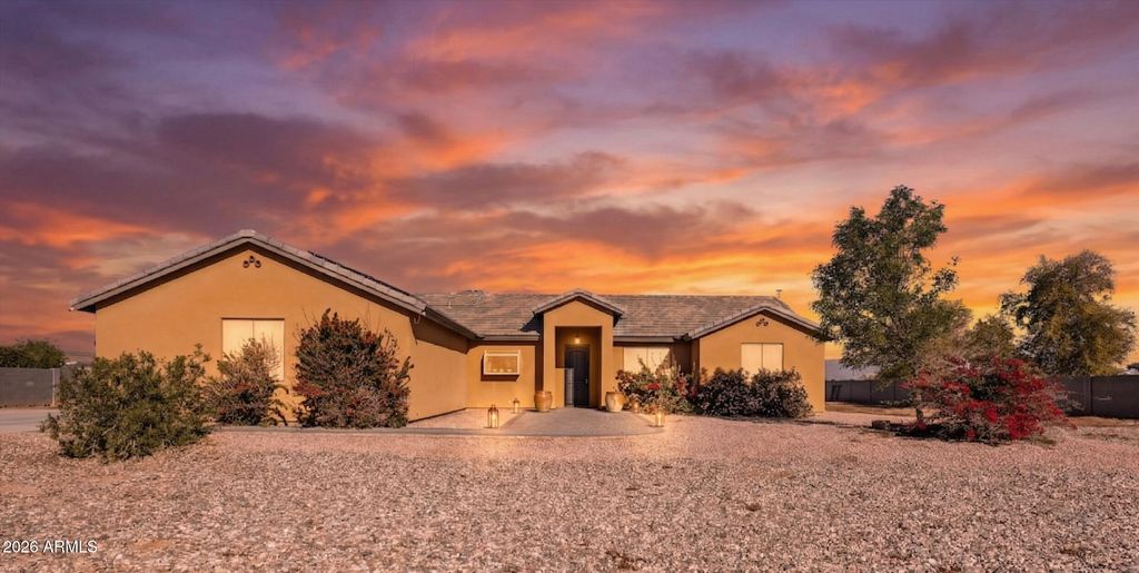 Image 14 of property listing at 9023 S DEAN Road, Buckeye, AZ 85326